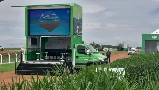 ADAMA e Brandtruck levam experiência tecnológica ao Cerrado para apoiar produtores no manejo de plantas daninhas