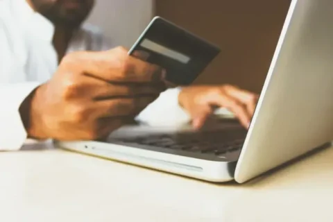 Descubra se vale a pena pedir empréstimo para quitar as dívidas!