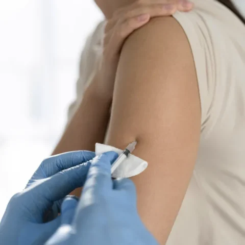 Casos de dengue: a importância da vacinação para controle da doença Casos de dengue: a importância da vacinação para controle da doença