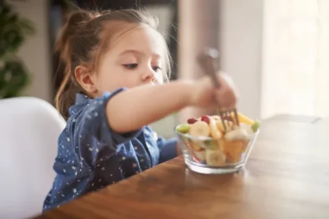 Nutrindo o futuro: A importância de manter uma alimentação infantil adequada Nutrindo o futuro: A importância de manter uma alimentação infantil adequada