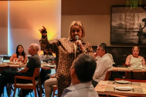 Lumit reúne mais de 50 empresários da região oeste de SP em palestra sobre a importância da governança em empresas familiares Lumit reúne mais de 50 empresários da região oeste de SP em palestra sobre a importância da governança em empresas familiares