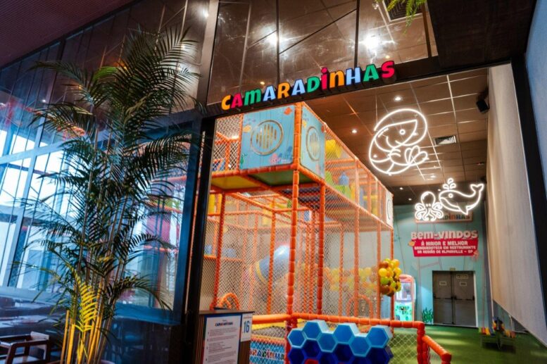 Camarada Camarão do Shopping Tamboré tem Happy Hour com Chopp a R,99, drinks com 50% de desconto e promoção de férias com Burgers em dobro