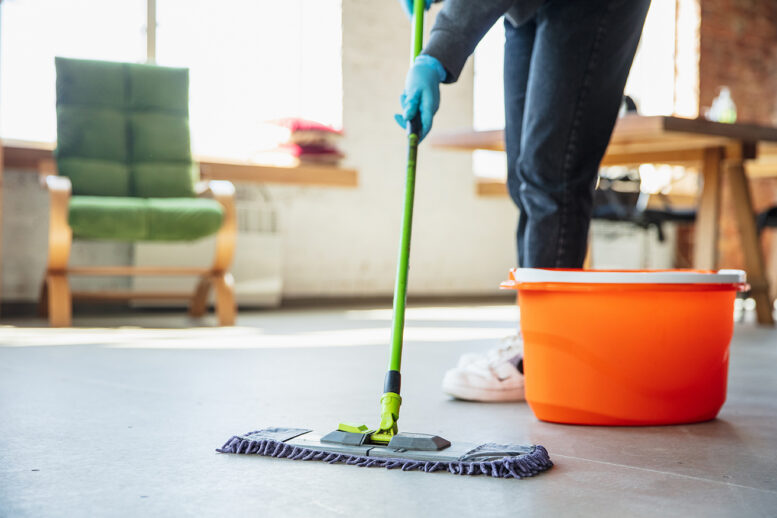 Bactérias e fungos ameaçam a saúde em qualquer ambiente. Creolina é o produto ideal para combater esses inimigos