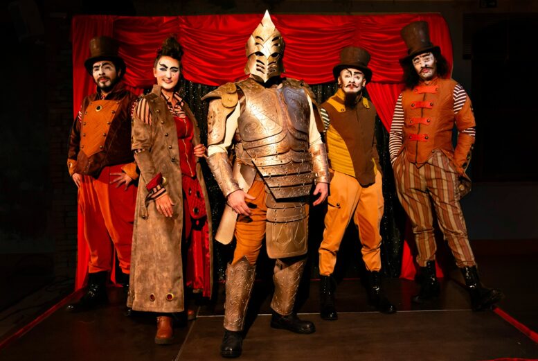 Grupo Ueba estreia a peça teatral “O Cavaleiro e o Dragão do Tempo” neste domingo em Caxias do Sul