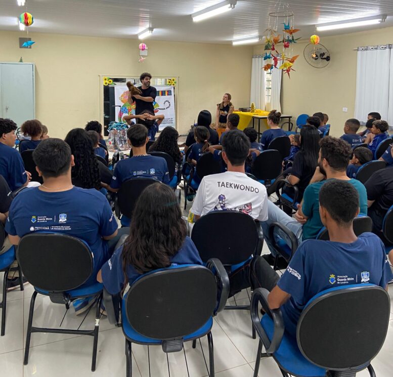 Shopping entrega 700 livros para quatro instituições da cidade Shopping entrega 700 livros para quatro instituições da cidade