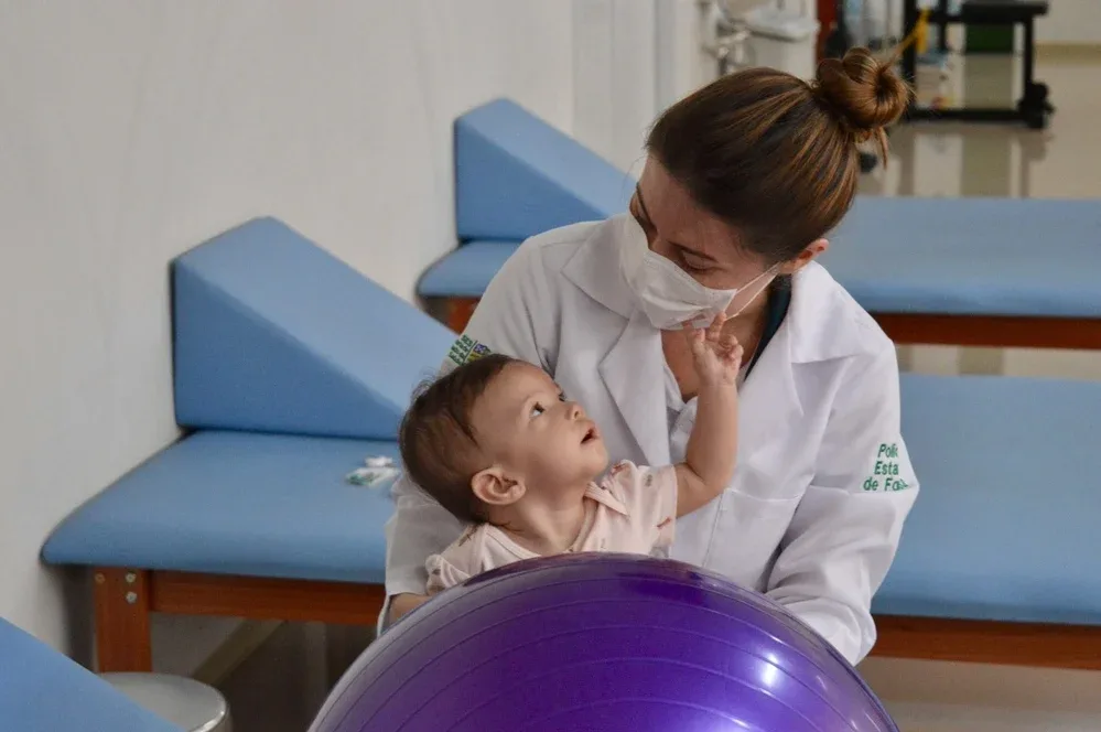 Policlínica de Formosa promove desenvolvimento infantil com fisioterapia especializada