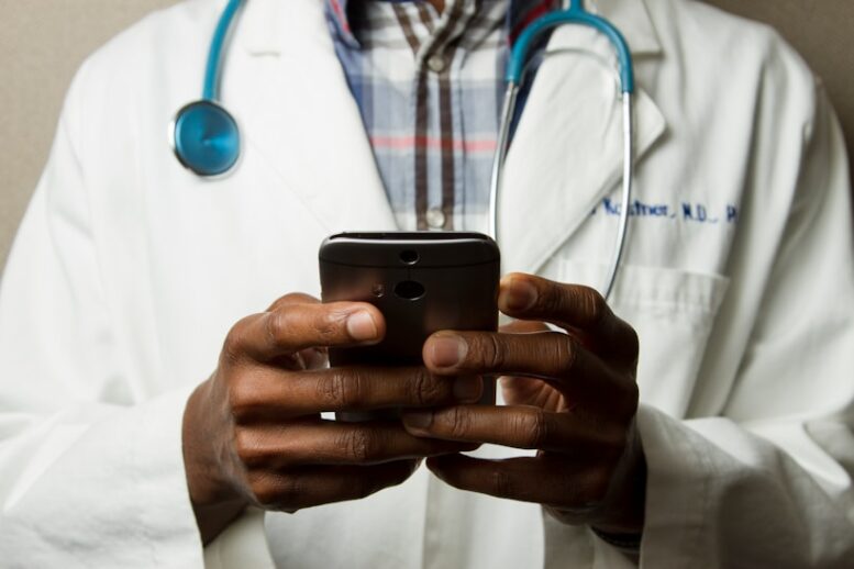 Webinar gratuito discute Exame Nacional de Proficiência Médica