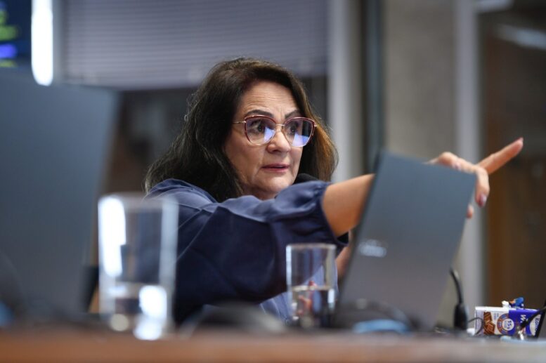 Senadora quer que dupla graduação tenha peso em prova de títulos para concursos