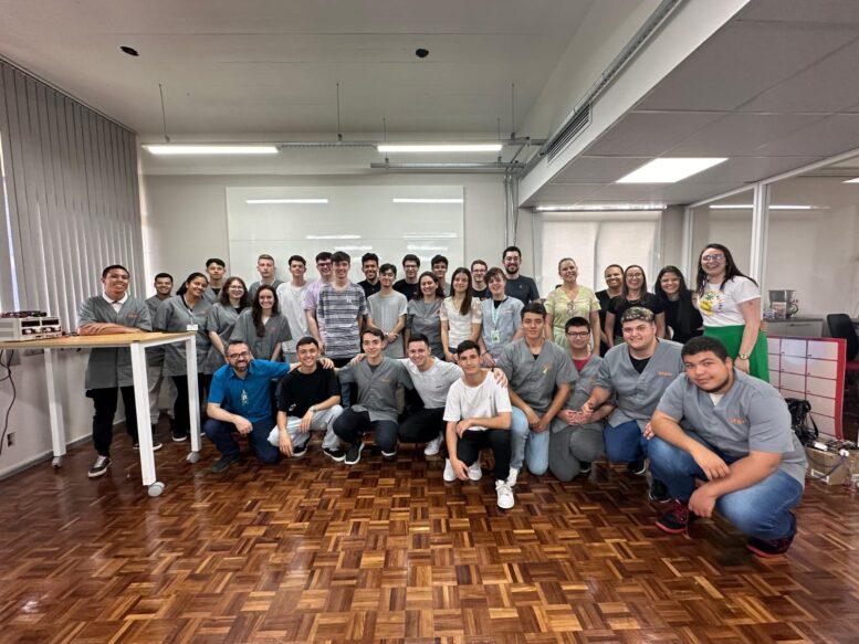 Intral recebe alunos da nova turma do programa de formação de jovens aprendizes na área eletroeletrônica do SENAI