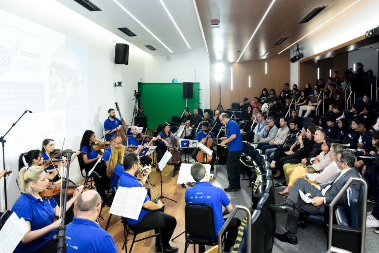 Associação de Deficientes Visuais e Amigos recebe orquestra em iniciativa da Associação Paulista de Medicina Associação de Deficientes Visuais e Amigos recebe orquestra em iniciativa da Associação Paulista de Medicina