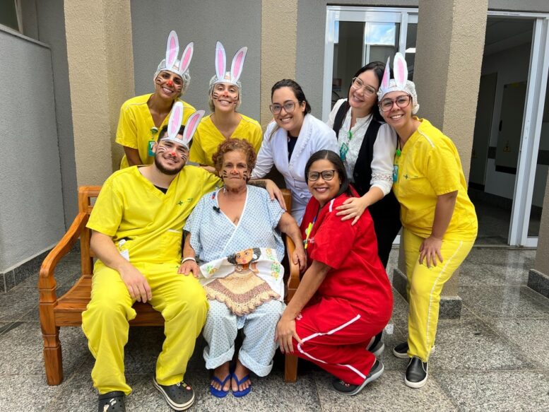 Bingo de Páscoa leva alegria e descontração a pacientes da clínica médica do Hetrin Bingo de Páscoa leva alegria e descontração a pacientes da clínica médica do Hetrin