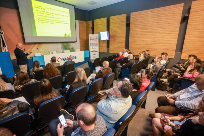 Workshop do Sinapro-RS sobre a nova Lei de Licitações reúne mais de 120 pessoas na Famurs, em Porto Alegre