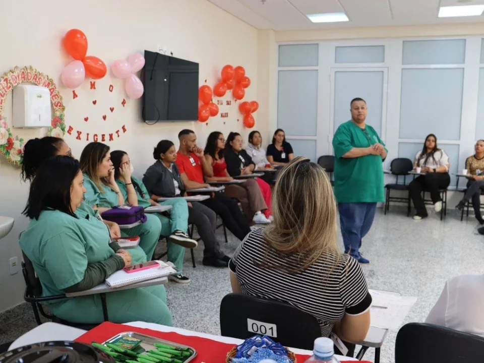 HMB reforça apoio às mães com palestra sobre cuidado familiar e combate às drogas