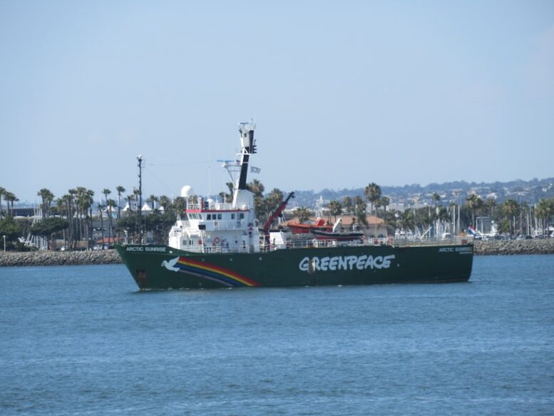 Com proximidade da votação da dupla listagem, JBS atua para impedir o direito de protestar do Greenpeace Brasil Com proximidade da votação da dupla listagem, JBS atua para impedir o direito de protestar do Greenpeace Brasil