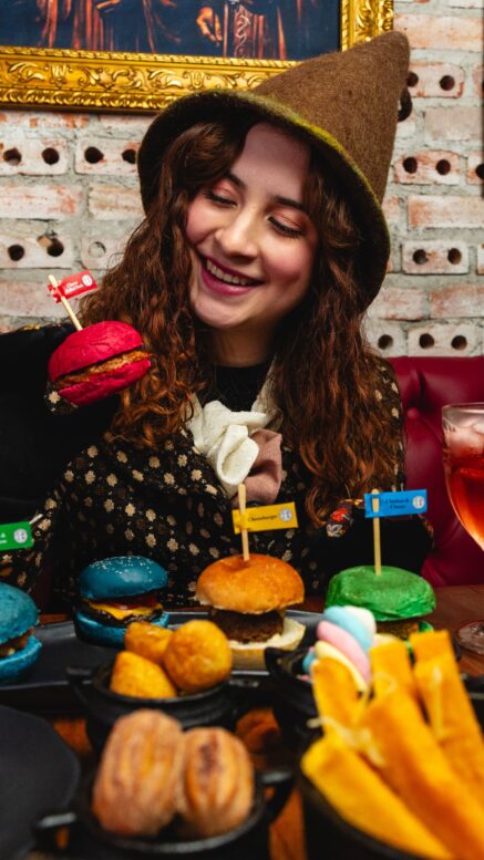 Férias em Curitiba: crianças até 12 anos não pagam sequência de mini burgers na Estação Chelsea em julho