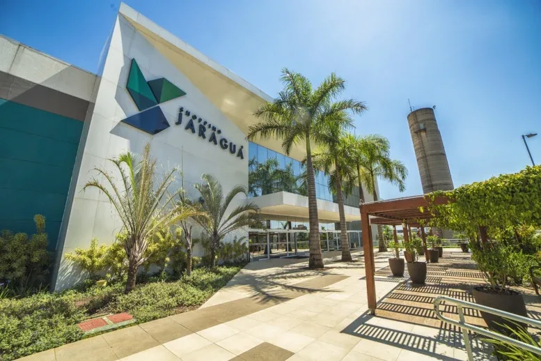 Amor em Patas incentiva a adoção e solidariedade no Shopping Jaraguá