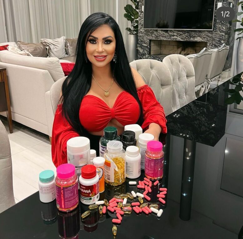 Aos 50 anos, ex-Record Ana Paula Oliveira revela rotina incomum: lifting e mais de 480 cápsulas por mês