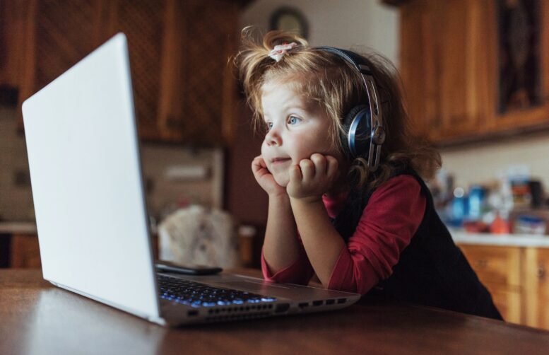 Alerta: Acesso à internet dispara entre crianças até 8 anos