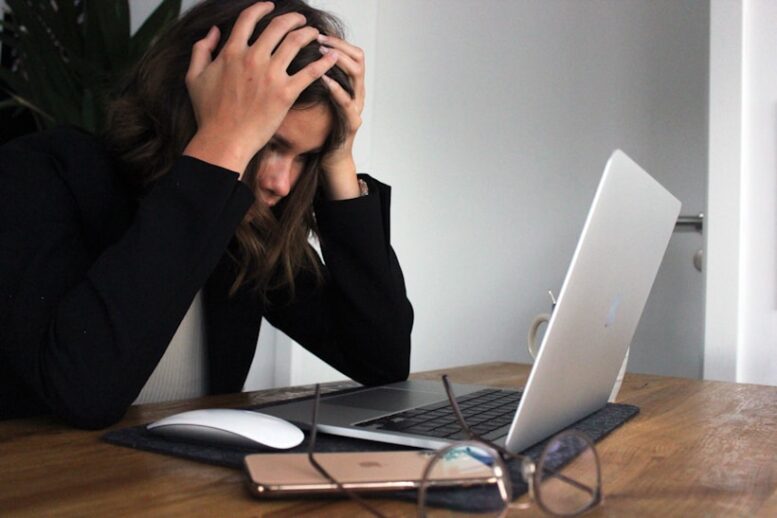 Dia Mundial da Saúde Mental: empresas tem papel crucial na prevenção do Burnout Dia Mundial da Saúde Mental: empresas tem papel crucial na prevenção do Burnout