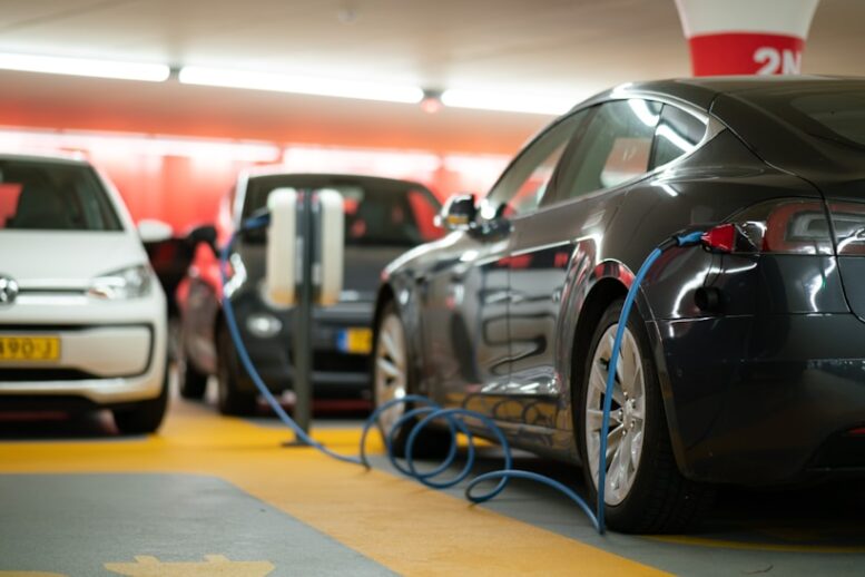 Crescem solicitações em condomínios para adaptação de garagens a carros elétricos