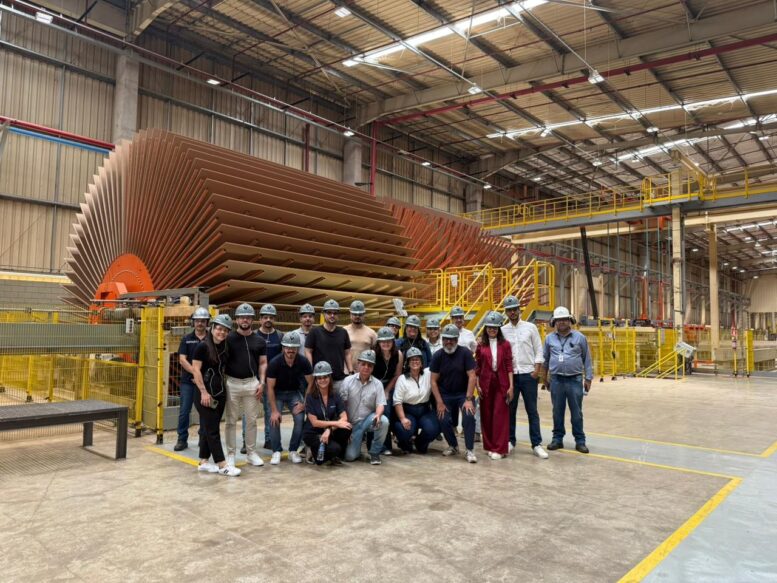 Indústria de MDF abre as portas para profissionais conhecerem ciclo produtivo e investimentos