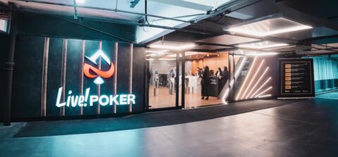 Live Poker Club realiza ação solidária e de conscientização sobre o Outubro Rosa Live Poker Club realiza ação solidária e de conscientização sobre o Outubro Rosa
