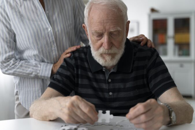 Alzheimer avança no Brasil e pressiona sistema de saúde por diagnóstico precoce