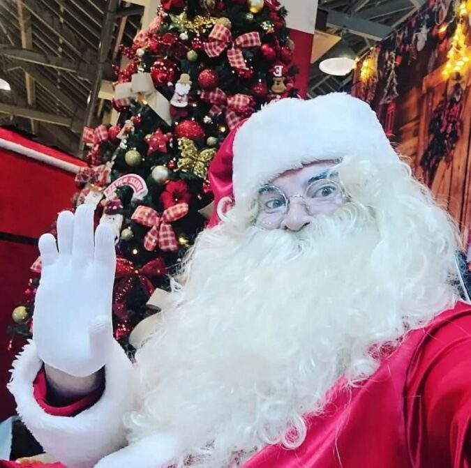 Garagem 55 tem programação especial em dezembro, com presença do Papai Noel e clima natalino