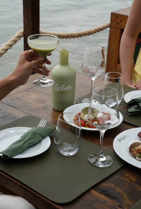 Verão Gellato amplia presença do licor de pistache em bares e grandes festas do litoral sul do Brasil