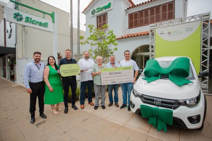União Solidária entrega carro em Vargem Grande do Sul