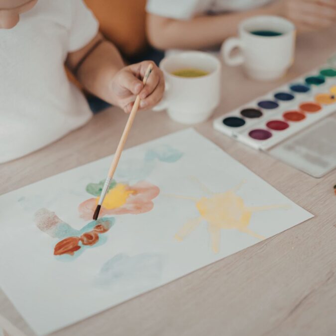 Santa Maria Outlet promove oficina gratuita de pintura em tela para crianças neste fim de semana