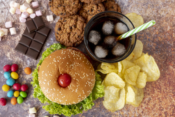 Não há base científica para classificar alimentos ultra-processados como saudáveis, aponta pesquisa