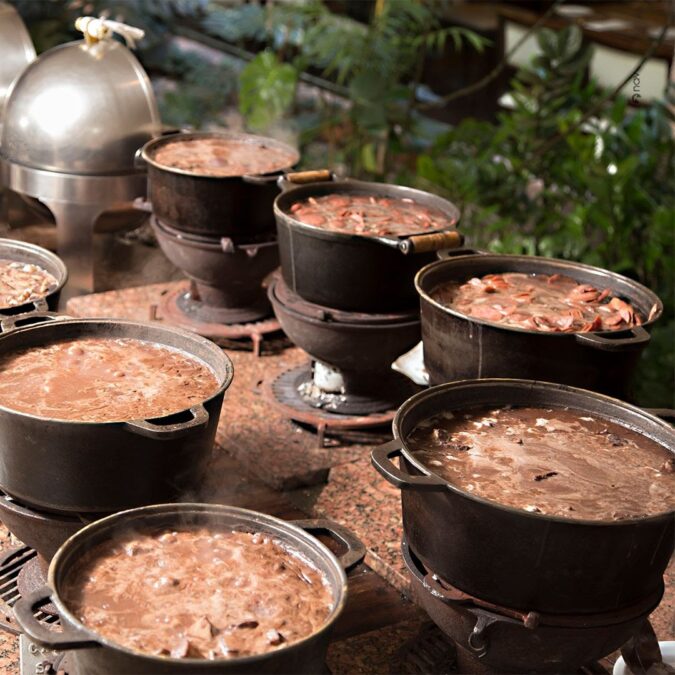 Feijoada do Stream Hotéis une gastronomia, samba e axé no sábado de Carnaval