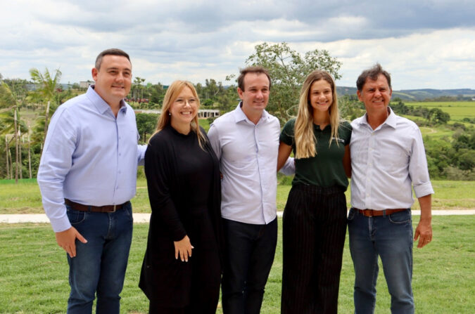 Secretária de Estado visita obras do futuro Parque Aramat no interior de São Paulo