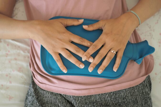 Entre cólicas, dúvidas e silêncio: como a endometriose impacta a rotina feminina