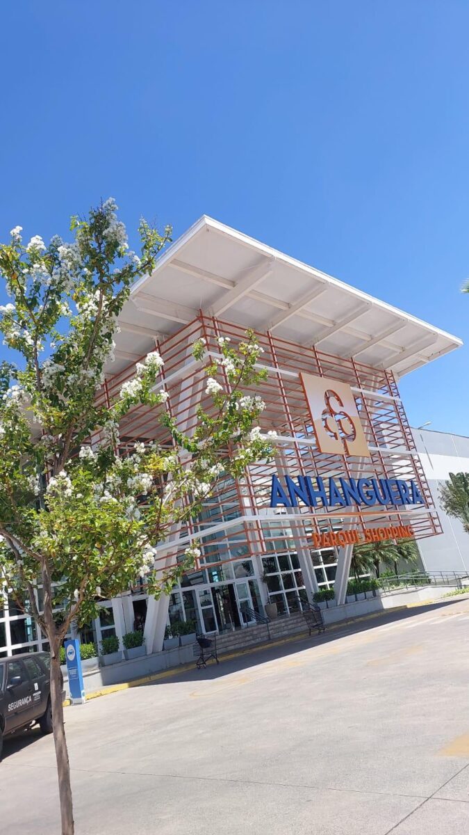 Um Encontro de Heroínas: Mulher-Maravilha marca presença no Anhanguera Parque Shopping neste domingo.