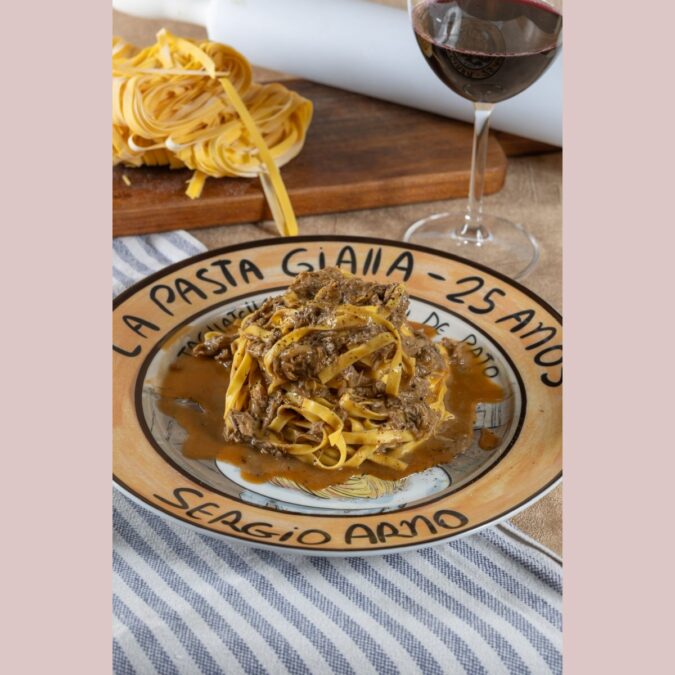La Pasta Gialla celebra 25 anos com menu especial e ação comemorativa no Shopping Tamboré