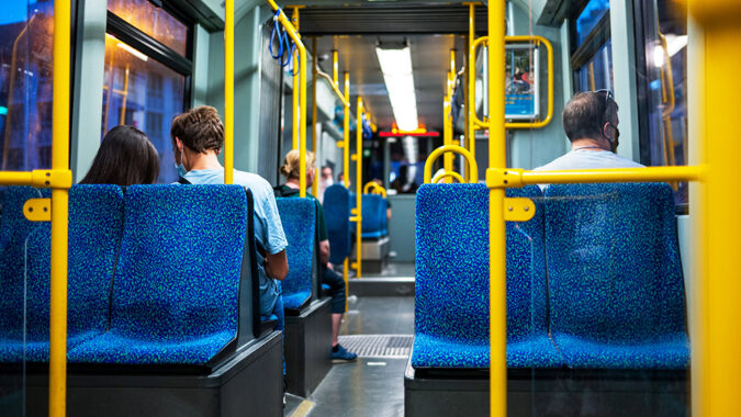 Estudante da Unifesp vence prêmio do TCE-SP com solução para acessibilidade no transporte público