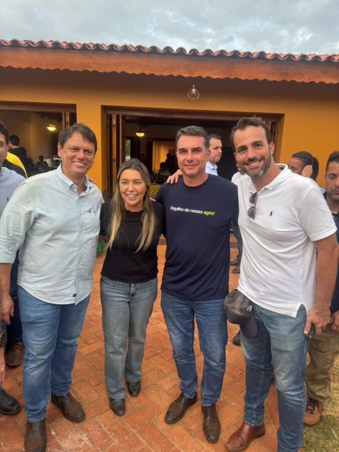 Ao lado de Tarcísio e Flávio Bolsonaro, Lucas Bove fala da importância da Agrishow
