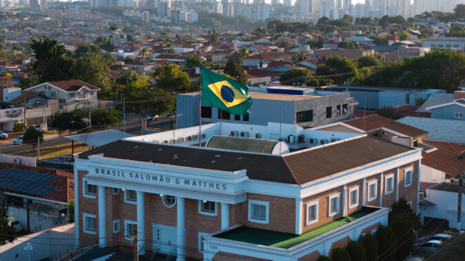 Brasil Salomão conquista reconhecimento inédito no Legal 500 por estratégia de marketing