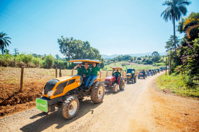 1ª Tratorada da Sicredi Dexis reuniu 20 tratores em Santo Antônio do Jardim