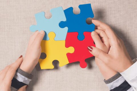 Abril Azul: dificuldades no banheiro em crianças com autismo vão além do comportamento