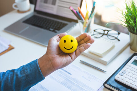 Saúde mental no trabalho orienta estratégias corporativas