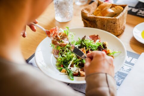A alimentação tem impacto direto não apenas na saúde física, mas também nos níveis de energia, concentração e qualidade do sono A alimentação tem impacto direto não apenas na saúde física, mas também nos níveis de energia, concentração e qualidade do sono
