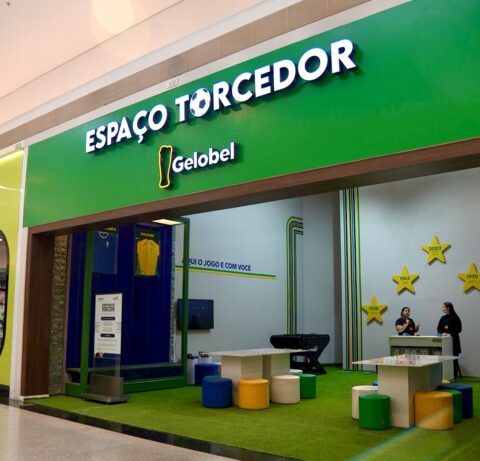 Catuaí Shopping cria espaço gratuito para troca de figurinhas da Copa Catuaí Shopping cria espaço gratuito para troca de figurinhas da Copa