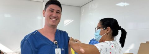 Campanha de vacinação no Hetrin amplia proteção de profissionais da saúde