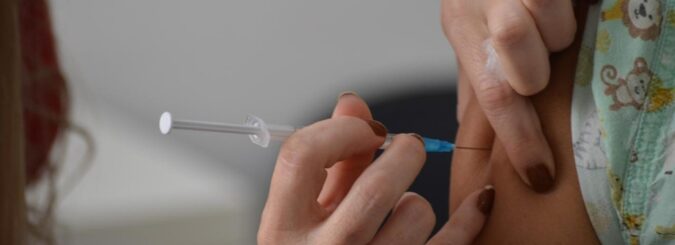 Mais de 400 profissionais imunizados no HEF e Policlínica reforçam proteção contra Influenza