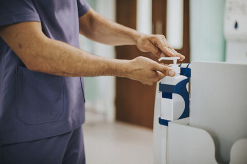 Inimigo invisível: como o controle de infecções atua para frear o avanço da resistência microbiana