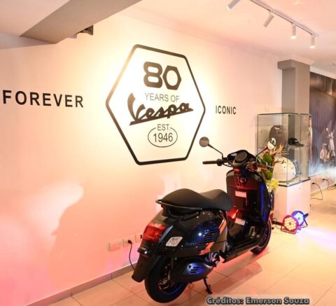 Vespa celebra 80 anos de história, como símbolo do design italiano e ícone da mobilidade urbana Vespa celebra 80 anos de história, como símbolo do design italiano e ícone da mobilidade urbana