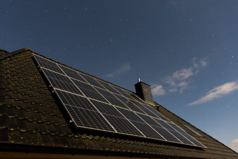 Consumo de energia solar à noite: como aumentar o aproveitamento energético?